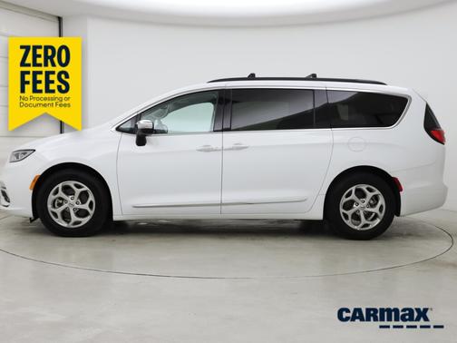 White 2023 Chrysler Pacifica Limited