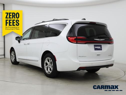 White 2023 Chrysler Pacifica Limited