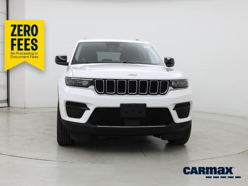 White 2023 Jeep Grand Cherokee Laredo