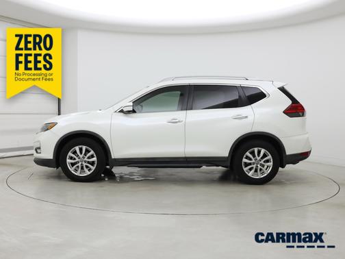 White 2017 Nissan Rogue SV
