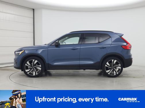 2024 Volvo XC40 B5 Plus Dark Theme