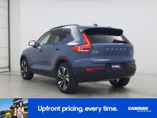 2024 Volvo XC40 B5 Plus Dark Theme