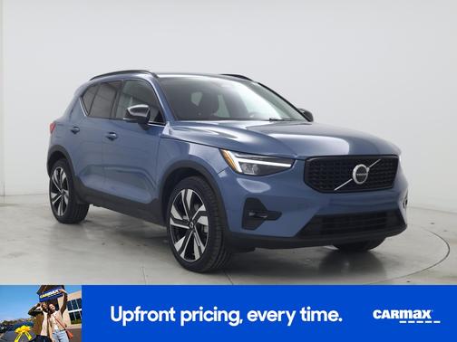 2024 Volvo XC40 B5 Plus Dark Theme