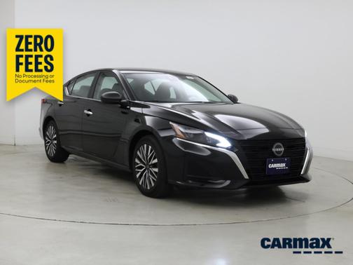 Black 2024 Nissan Altima SV
