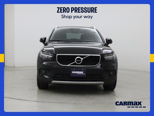 Black 2022 Volvo XC40 T5 Momentum