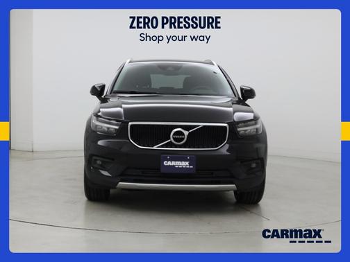 Black 2022 Volvo XC40 T5 Momentum