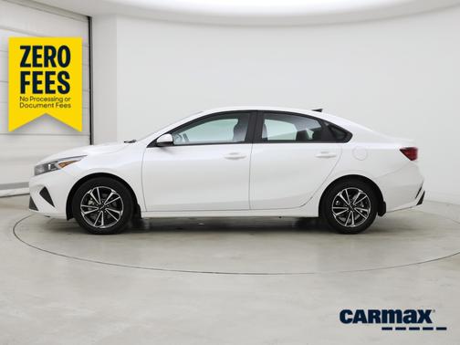 White 2023 Kia Forte LXS