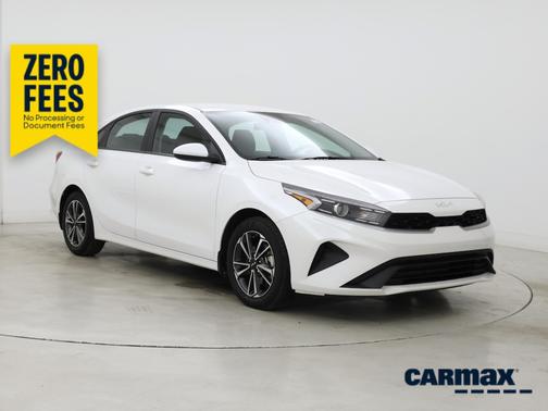 White 2023 Kia Forte LXS