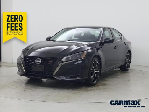 Black 2024 Nissan Altima SR