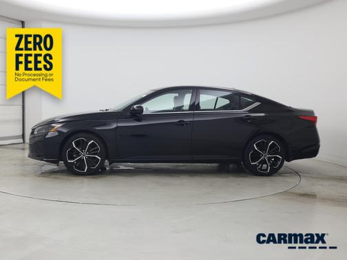 Black 2024 Nissan Altima SR