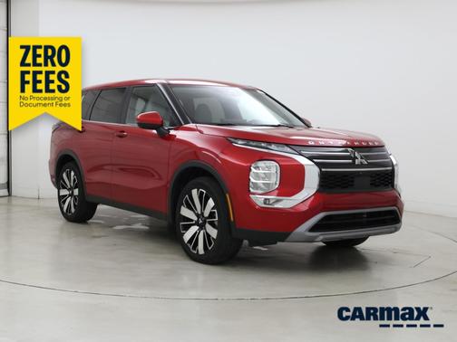 Red 2025 Mitsubishi Outlander SE