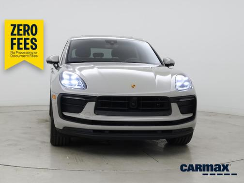 Tan 2023 Porsche Macan