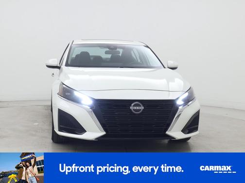 White 2023 Nissan Altima SV