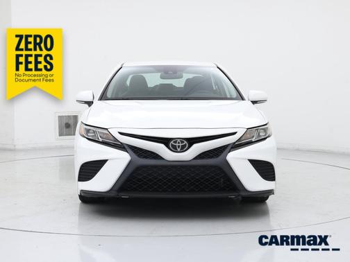 White 2019 Toyota Camry SE