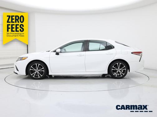 White 2019 Toyota Camry SE