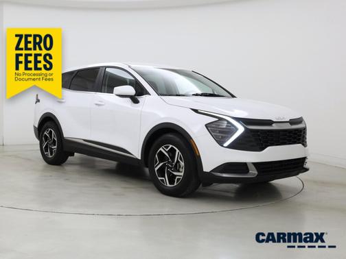 White 2025 Kia Sportage LX