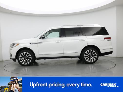 White 2023 Lincoln Navigator Reserve