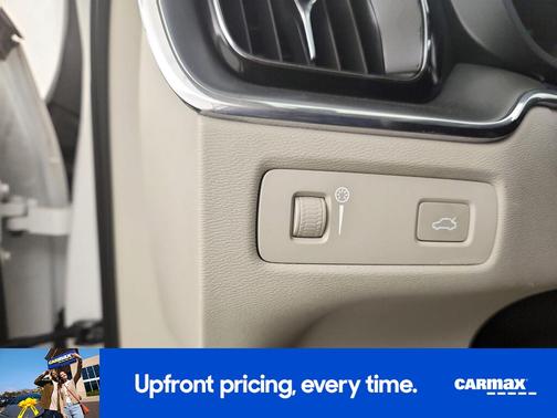 2022 Volvo XC60 B5 Momentum