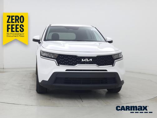 White 2022 Kia Sorento LX