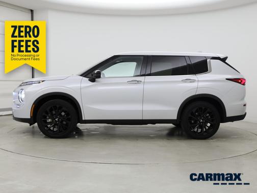 White 2024 Mitsubishi Outlander SE Black Edition