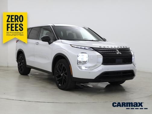 White 2024 Mitsubishi Outlander SE Black Edition