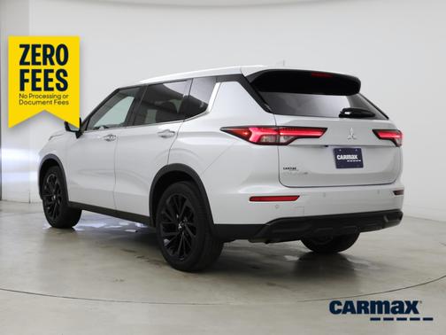 White 2024 Mitsubishi Outlander SE Black Edition