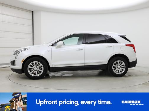 White 2017 Cadillac XT5