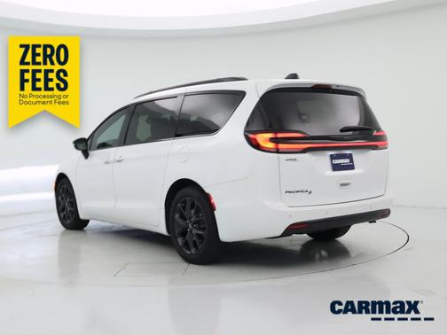 White 2024 Chrysler Pacifica Touring L