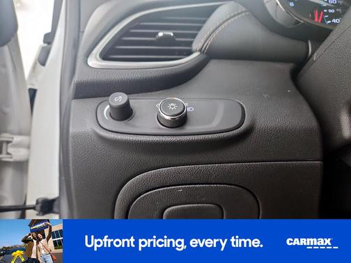 White 2022 Chevrolet Trax LT