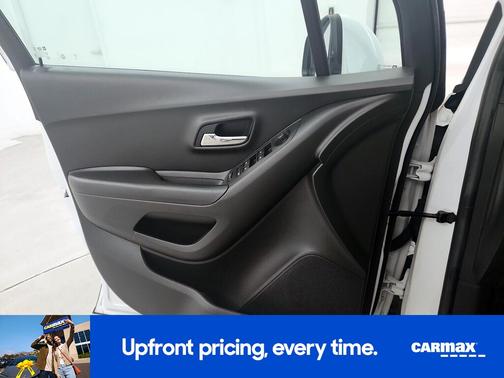 White 2022 Chevrolet Trax LT