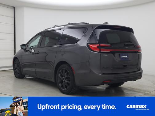 Gray 2021 Chrysler Pacifica Touring L