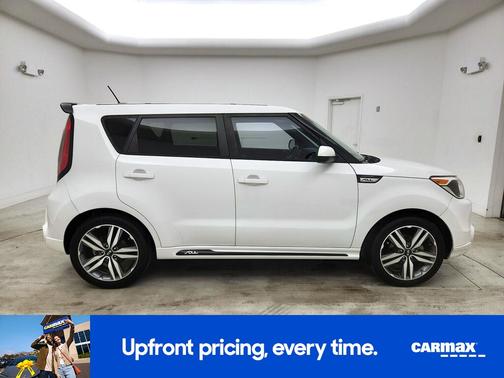 White 2016 Kia Soul +