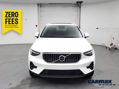 White 2024 Volvo XC40 B5 Ultimate Bright Theme