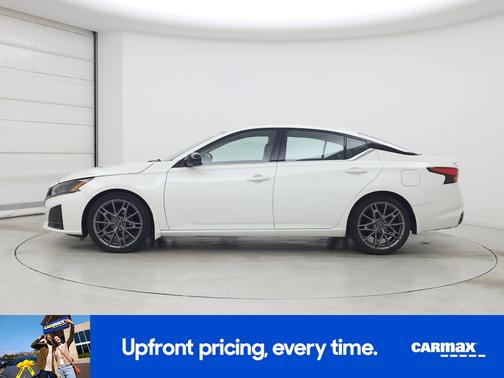 White 2023 Nissan Altima SR