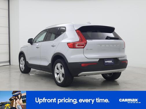2021 Volvo XC40 T5 Momentum