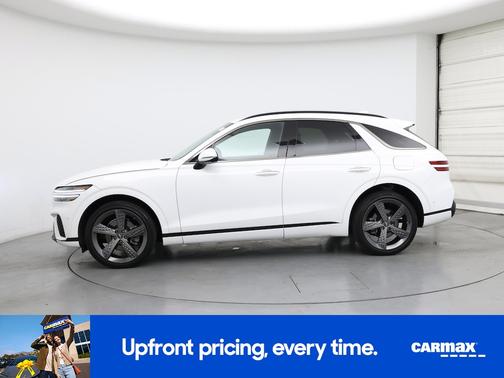 White 2022 Genesis GV70