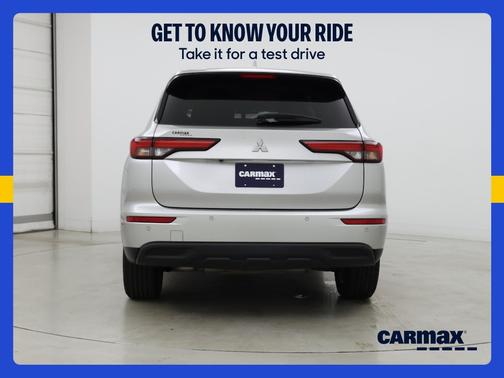 Silver 2024 Mitsubishi Outlander ES