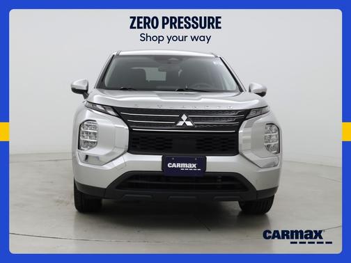 Silver 2024 Mitsubishi Outlander ES