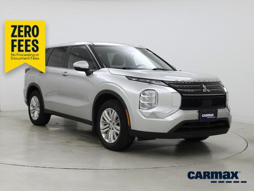 Silver 2024 Mitsubishi Outlander ES