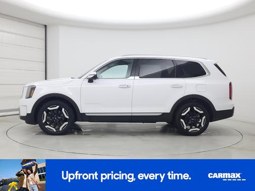 White 2025 Kia Telluride S