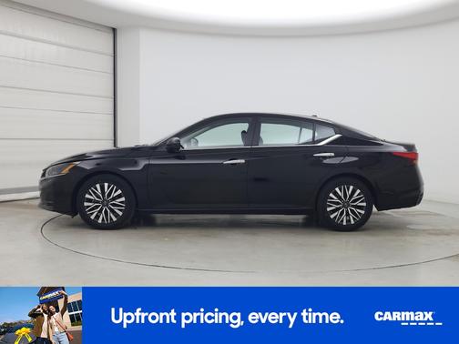 Black 2024 Nissan Altima SV