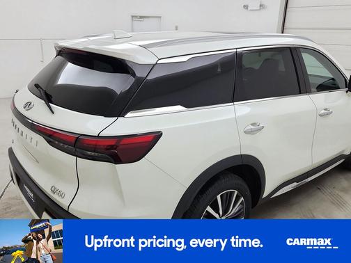 White 2023 INFINITI QX60 Sensory