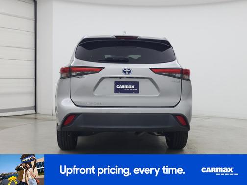 Silver 2021 Toyota Highlander Hybrid LE