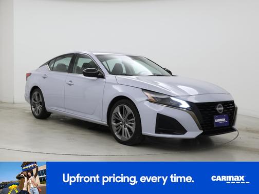 Gray 2023 Nissan Altima SR