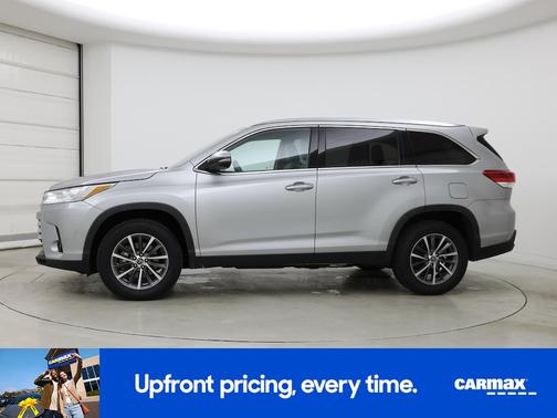 Gray 2019 Toyota Highlander XLE