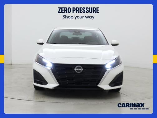 White 2023 Nissan Altima SV