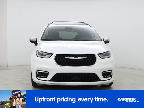 White 2023 Chrysler Pacifica Limited