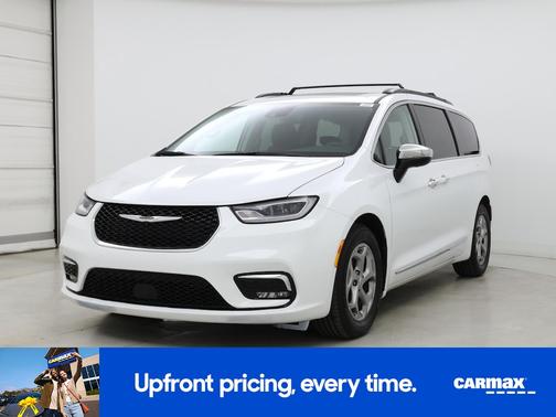 White 2023 Chrysler Pacifica Limited