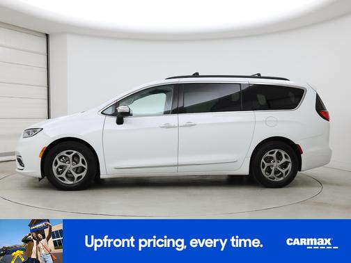 White 2023 Chrysler Pacifica Limited