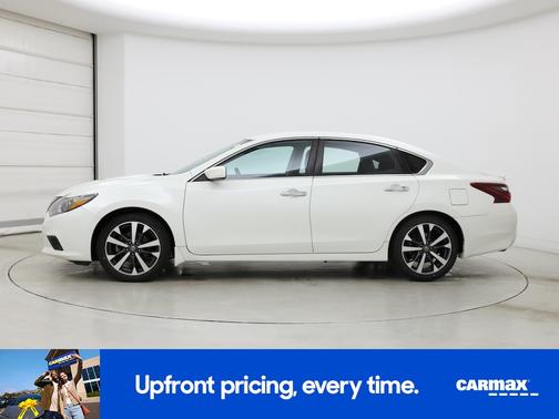 White 2017 Nissan Altima SR